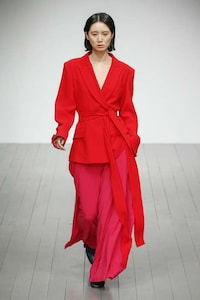 Emotion-Mimicking Fashion Lines Image 2