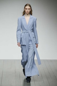 Emotion-Mimicking Fashion Lines Image 3
