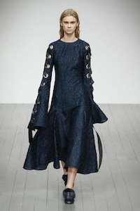 Emotion-Mimicking Fashion Lines Image 4