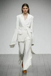 Emotion-Mimicking Fashion Lines Image 5