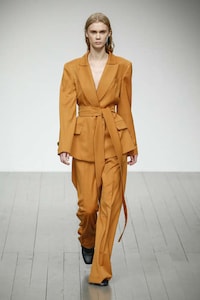 Emotion-Mimicking Fashion Lines Image 8