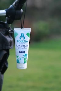 Clasp-Integrated Skincare Image 5