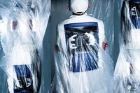 Self-Expressive Spring Menswear Image 2