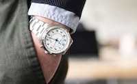 Discreetly Connected Timepieces Image 4