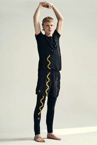 Spring-Appropriate Technical Wear Image 8