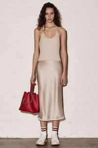 Comfortable High-Fashion Ensembles Image 3