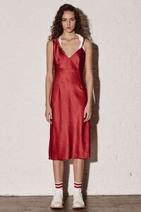 Comfortable High-Fashion Ensembles Image 5