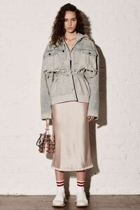 Comfortable High-Fashion Ensembles Image 7