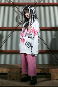 Boldly Alternative Street Fashion Image 2