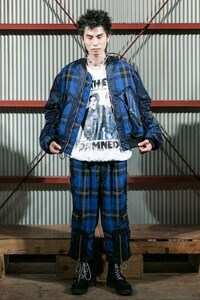 Boldly Alternative Street Fashion Image 4