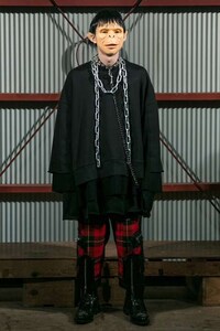 Boldly Alternative Street Fashion Image 8