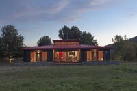 Symmetrically Quadrilateral Homes Image 4