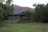 Symmetrically Quadrilateral Homes Image 5