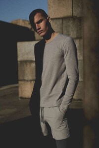 Concrete-Inspired Sportswear Image 5