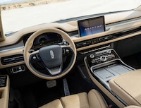 Technology-Packed Hybrid SUVs Image 7