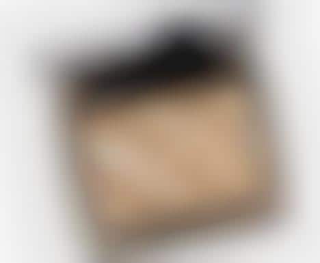 Glowing Gold Highlighters - Anastasia&rsquo;s Amrezy Highlighter Offers a Radiant Finish