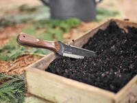 Japanese-Inspired Gardening Tools Image 3