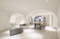 Curvaceous Pentagonal Interiors Image 4