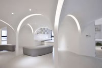 Curvaceous Pentagonal Interiors Image 6
