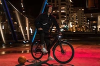 Slender Urban E-Bikes Image 5