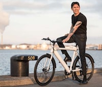 Slender Urban E-Bikes Image 8