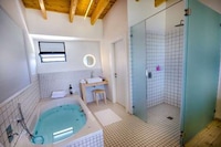 Timber Beachside Bungalows Image 5