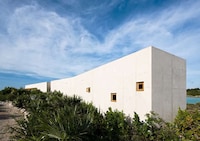 Nature-Embracing Vacation Homes Image 2