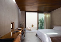 Nature-Embracing Vacation Homes Image 4