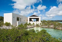 Nature-Embracing Vacation Homes Image 8
