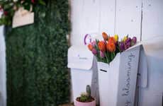 Handheld Flower Delivery Cartons