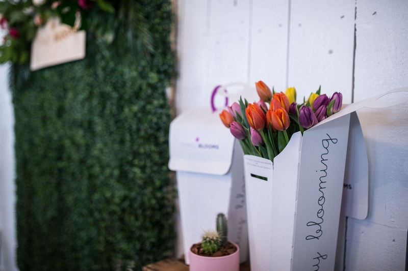 Handheld Flower Delivery Cartons