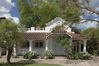 Heritage-Listed Modern Cafe Designs Image 3