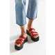 90s-Inspired Platform Sandals Image 3