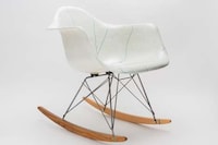 String-Patterned Rocking Chairs Image 4