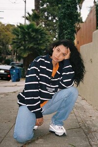 90s-Inspired Retro Photoshoots Image 2
