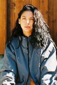 90s-Inspired Retro Photoshoots Image 5