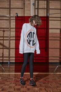 Stylish Gym-Inspired Sportswear Image 3