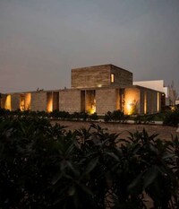 Modern Climate-Safe Houses Image 8