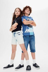 Fantasy Movie-Themed Apparel Image 3