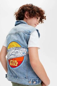 Fantasy Movie-Themed Apparel Image 5