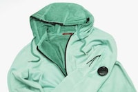 Lens-Integrated Spring Apparel Image 3