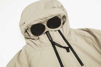Lens-Integrated Spring Apparel Image 6