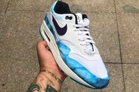 Blue Acid-Washed Sneakers Image 3