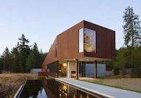 Rusted Cantilevered Homes Image 5