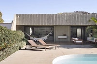 Low-Slung Blocky Concrete Homes Image 3