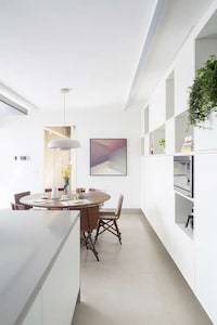 Low-Slung Blocky Concrete Homes Image 5