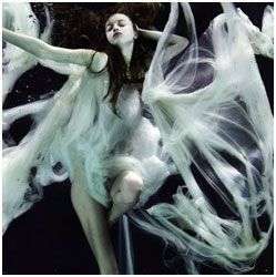 17 Pieces of Underwater Art and Submersed Fashion