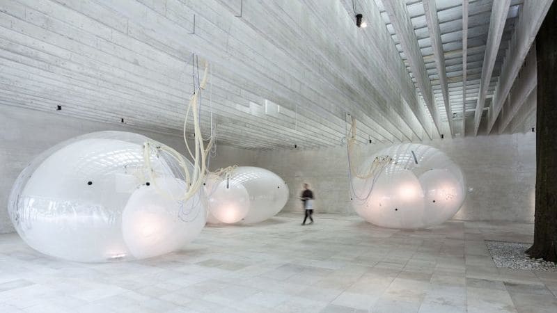 Environment-Responsive Bubble Installations