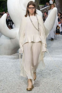 80s France-Inspired Luxe Fashion Image 3