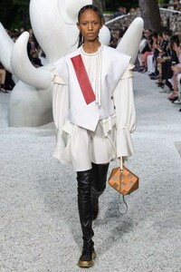 80s France-Inspired Luxe Fashion Image 6